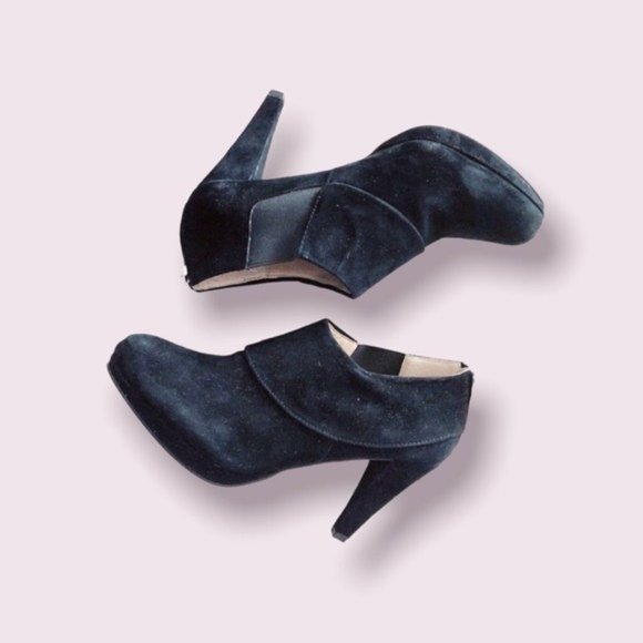 Adrienne Vittadini Ankle Boots Suede Leather Black Booties Size 11M New in Box - Picture 2 of 11